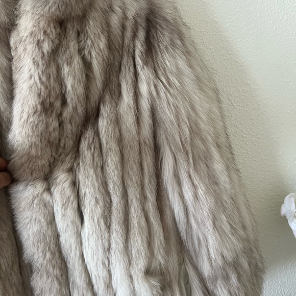 Saga Fox Genuine Norwegian Blue Fox Fur Coat – Luxury Natural Fur—size M - Picture 11 of 16